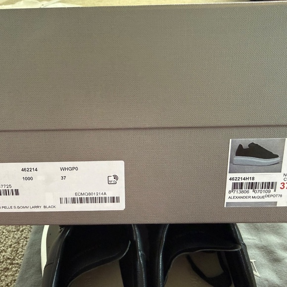 Alexander McQueen Women's Oversized Sneaker in Black 37 / 7 - Picture 9 of 12